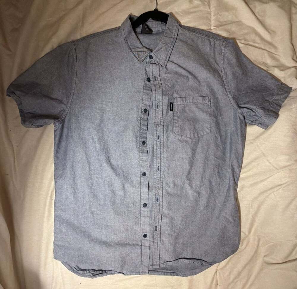 Oakley Custom Fit Gray Chambray Short Sleeve Button Down Shirt